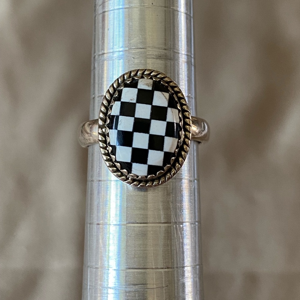 Sterling Silver Checkered Oval Black Onyx & White Quartz Ring - Picture 7 of 9